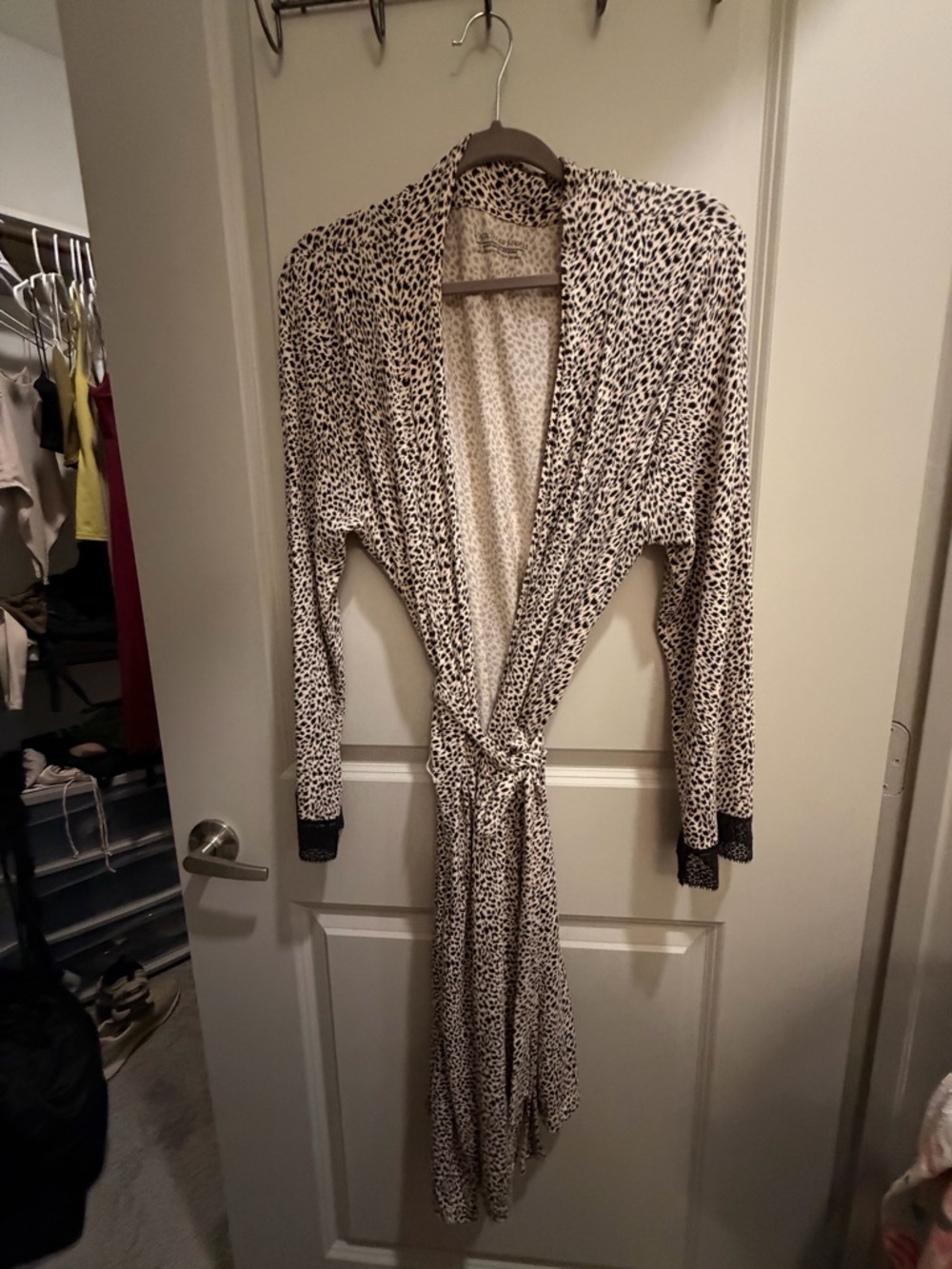 Victoria's Secret Black & Cream Leopard Wrap Robe